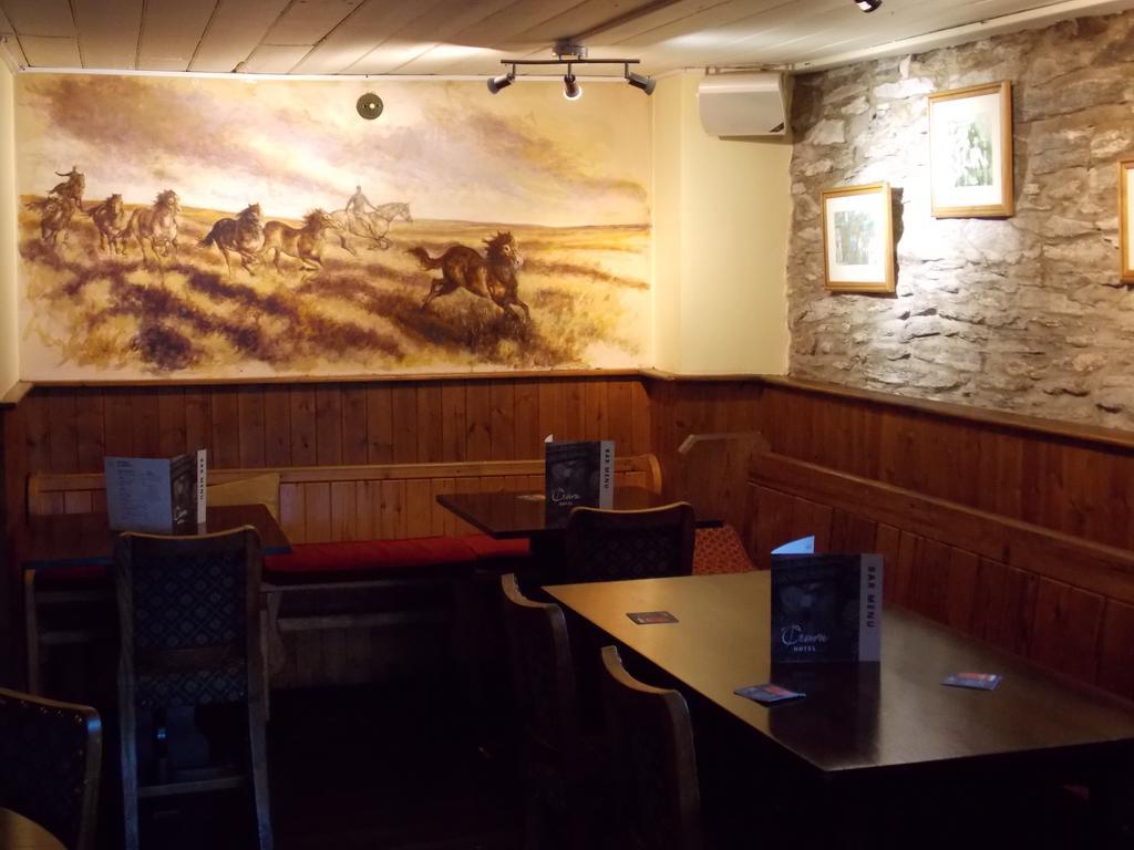 The Crown Lynton