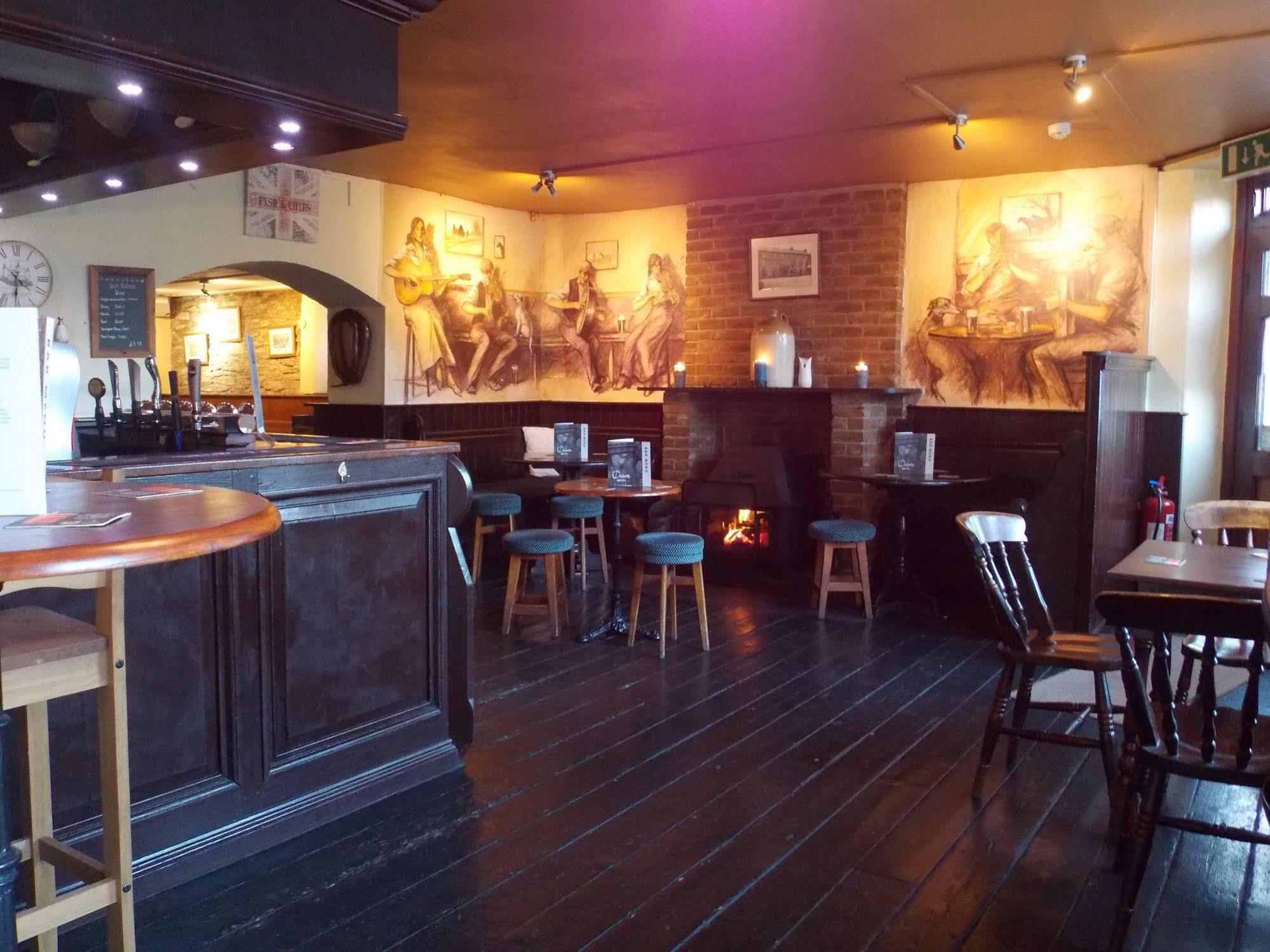The Crown Lynton
